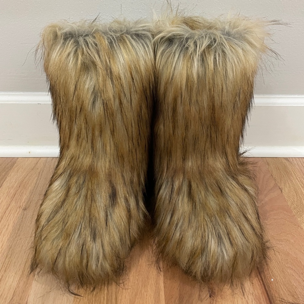 Like new! Faux Fur Brown Boots and Wrist Warmers